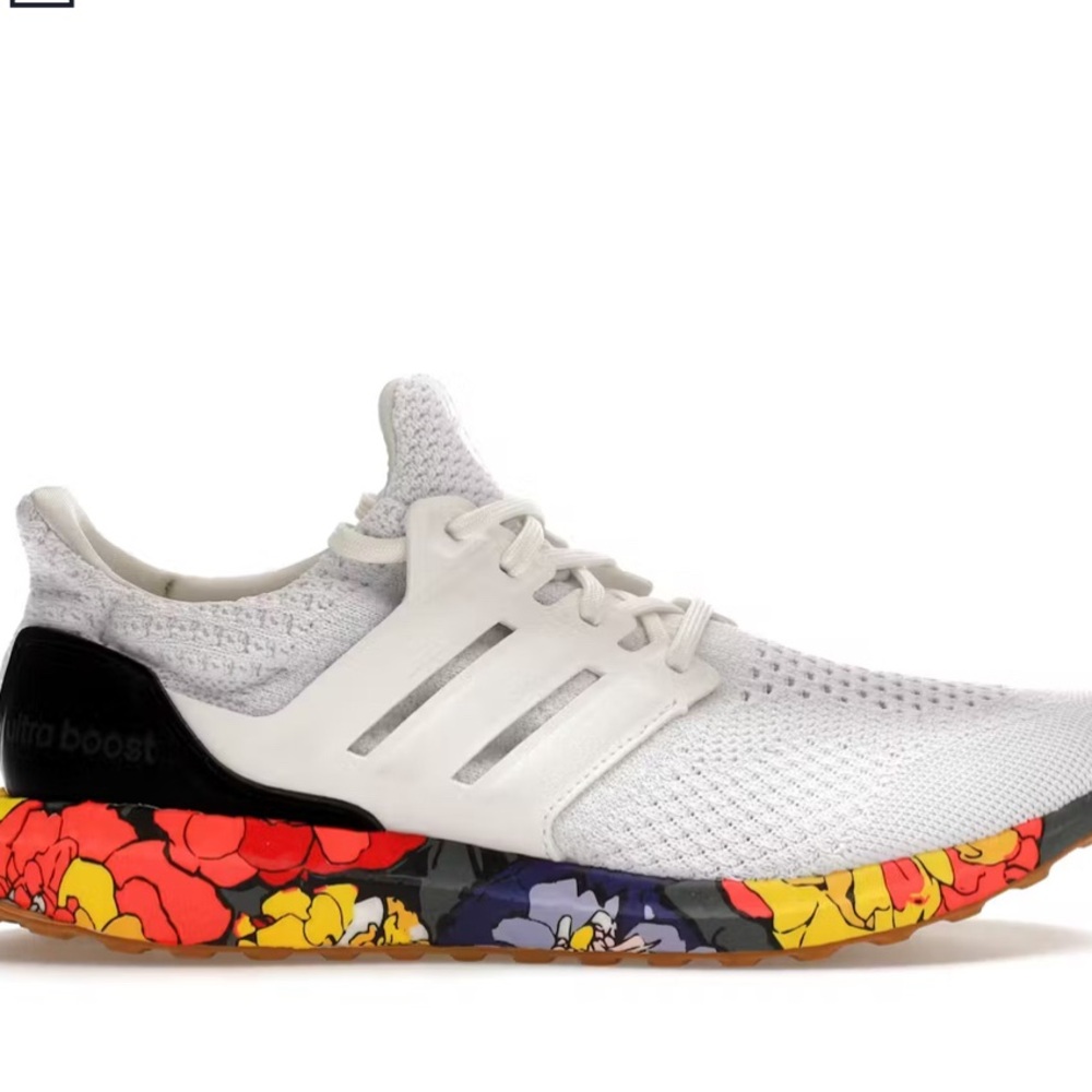 adidas Ultra Boost 5.0 DNA
White Floral Midsole (Women's)